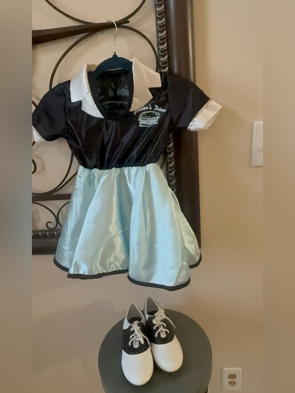 Rubies 1950s Carhop Waitress Costume and Shoes